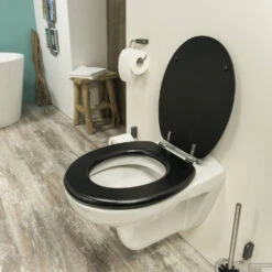 Toiletzitting Tiger Leatherlook Hout Zwart -Thuis Badkamer 4008912525402 toiletzitting tiger leatherlook hout zwart sfeer2