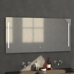 Badkamerspiegel Met LED Verlichting Sanitop Deline 140x70x3 Cm