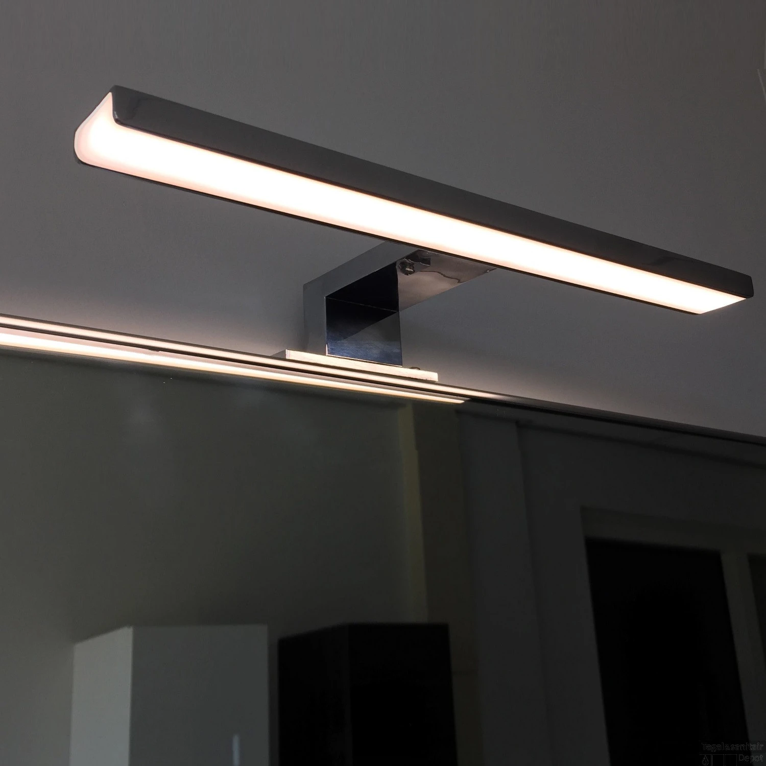 LED Spiegellamp Boss & Wessing 30cm 230V 5W 4000K Mat Zwart 2 LED Spiegellamp Boss & Wessing 30cm 230V 5W 4000K Mat Zwart - Afbeelding 2